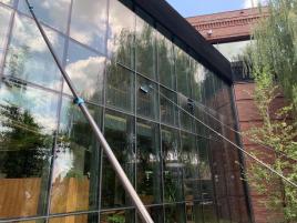 Mycie okien i elewacji szklanych - Biblioteka w Jaworznie