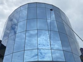 Mycie okien i elewacji szklanych